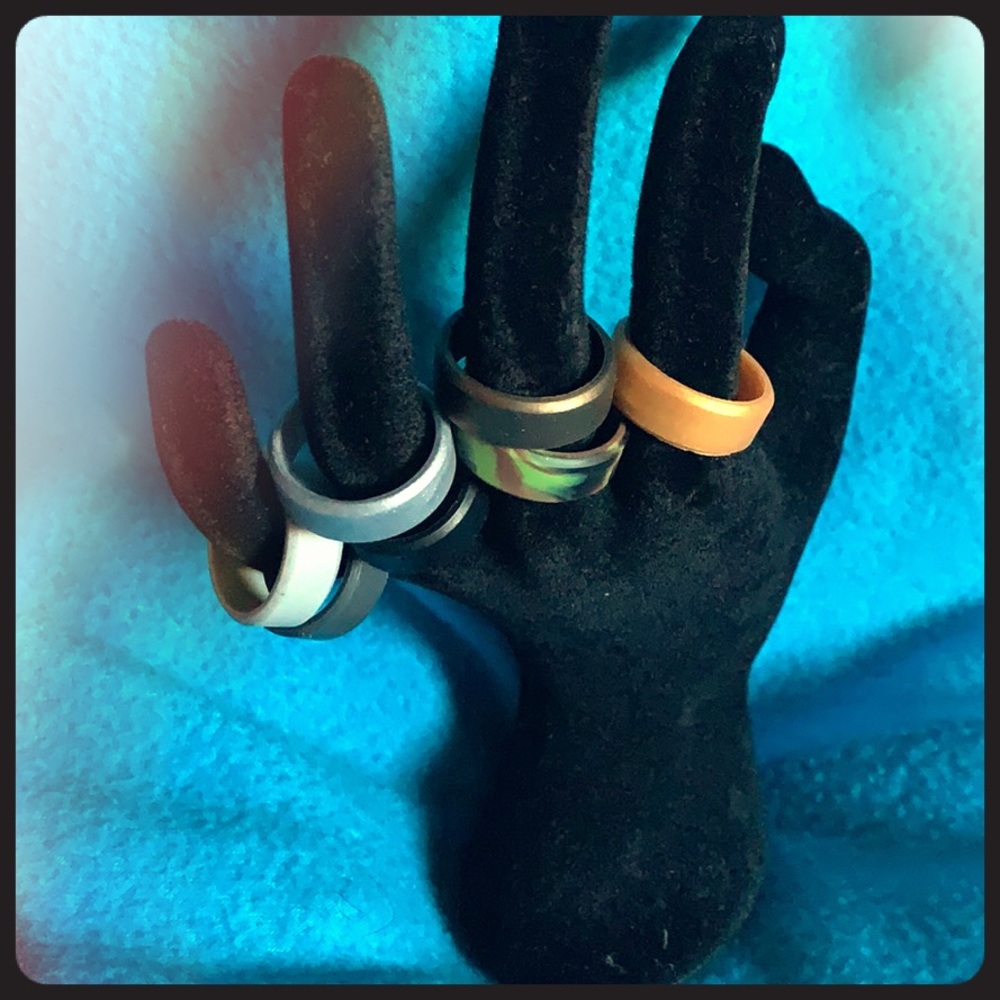 Seven rubber wedding rings